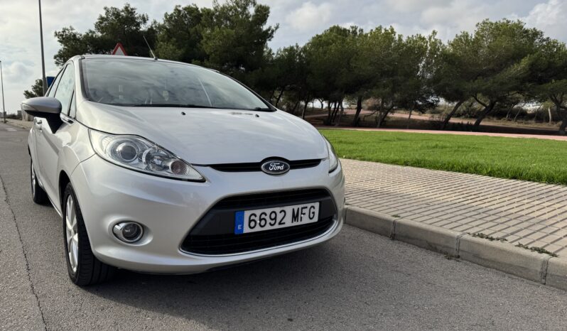 Ford Fiesta 2010 Silver full