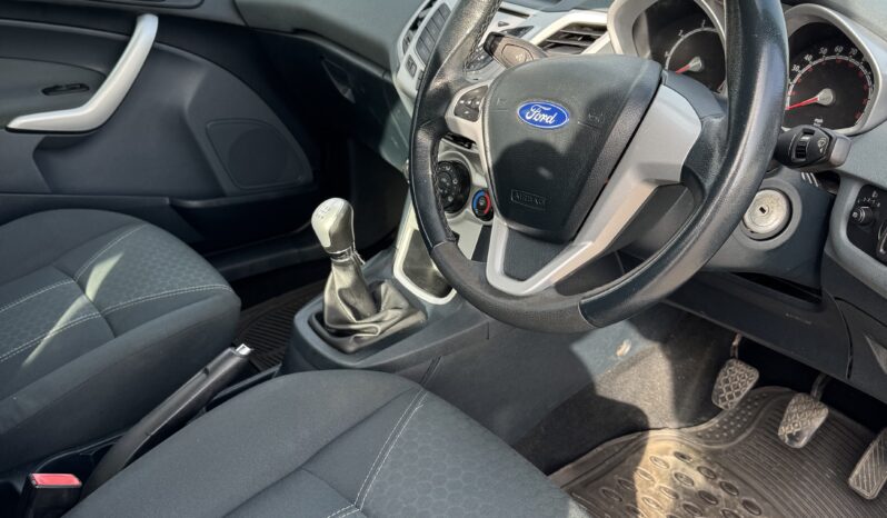 Ford Fiesta 2010 Silver full