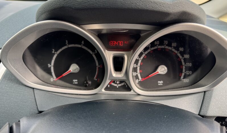 Ford Fiesta 2010 Silver full