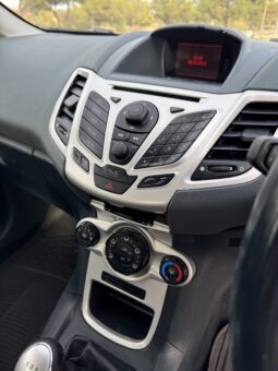 Ford Fiesta 2010 Silver full