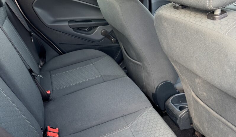 Ford Fiesta 2010 Silver full