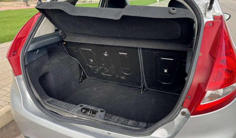 Ford Fiesta 2010 Silver full