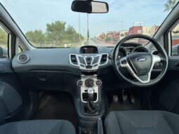 Ford Fiesta 2010 Silver full
