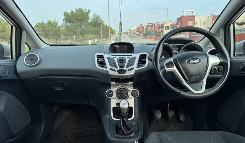 Ford Fiesta 2010 Silver full