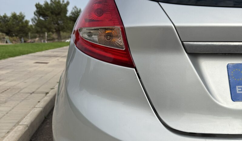 Ford Fiesta 2010 Silver full