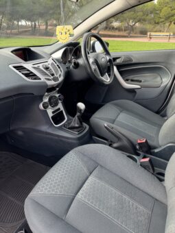 Ford Fiesta 2010 Silver full