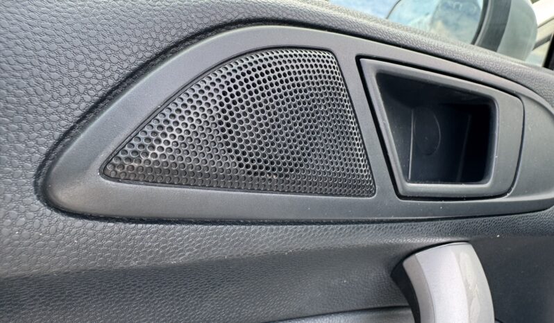 Ford Fiesta 2010 Silver full