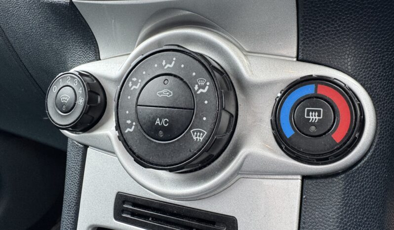 Ford Fiesta 2010 Blue full