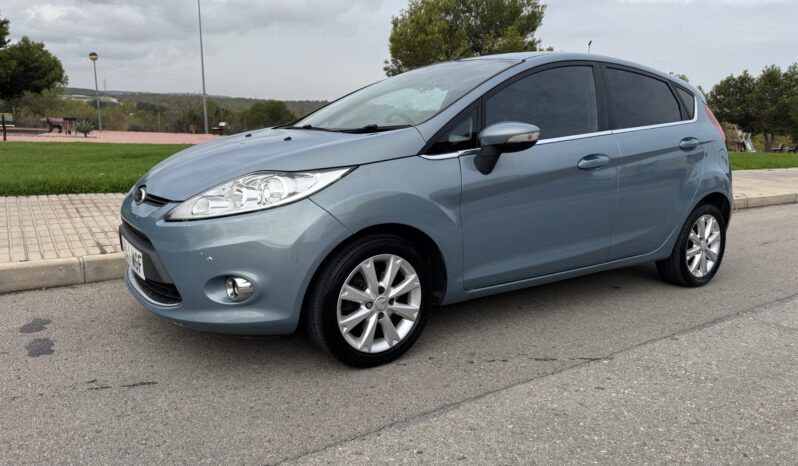 Ford Fiesta 2010 Blue full