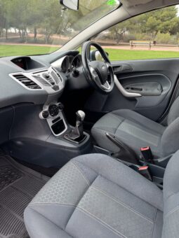Ford Fiesta 2010 Blue full