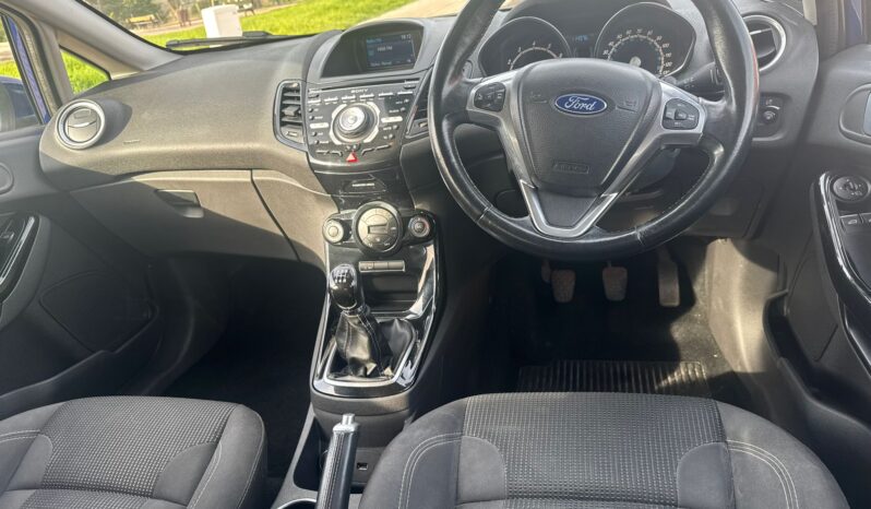 Ford Fiesta Titanium full