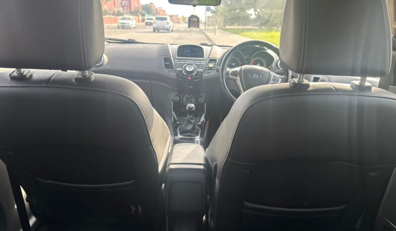 Ford Fiesta Titanium full