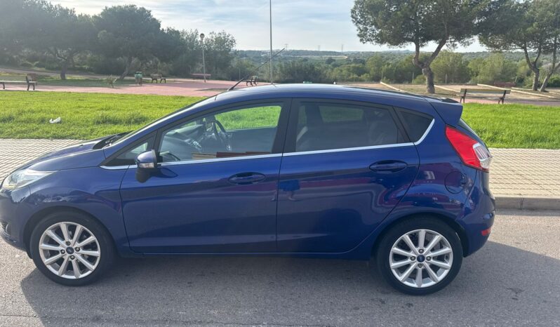Ford Fiesta Titanium full