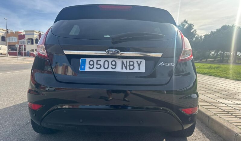Ford Fiesta Titanium full