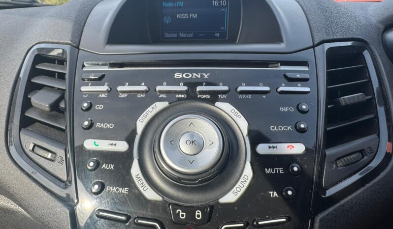 Ford Fiesta Titanium full