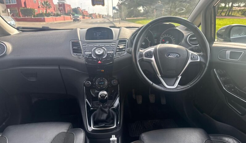 Ford Fiesta Titanium full