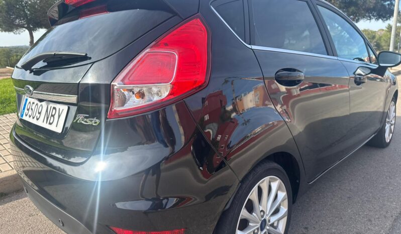 Ford Fiesta Titanium full