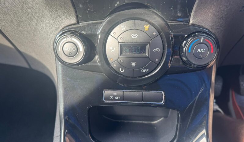 Ford Fiesta Titanium full